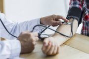 فشارخون بالا ریسک ابتلا به کرونا را افزایش می‌دهد-محققان اعلام کردند