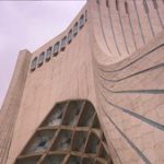 نشت آب در زیر پایه‌های برج آزادی