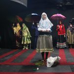 نابینایان روی صحنه تئاتر می روند
