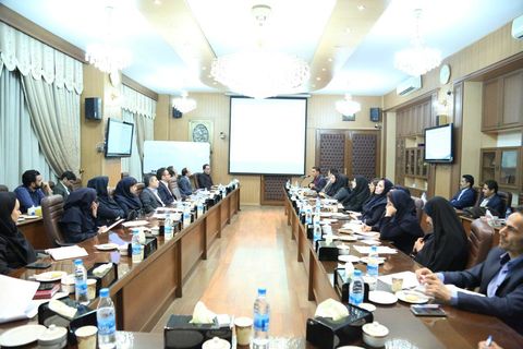 آشنایی ناشران فعال صنایع بانک و بیمه با «ضوابط تهیه گزارش تفسیری» آشنایی ناشران فعال صنایع بانک و بیمه با «ضوابط تهیه گزارش تفسیری»