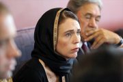 تسلیت نخست وزیر نیوزیلند با پوشش اسلامی