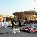 دستفروشان دور از محدوه تئاتر شهر