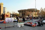 دستفروشان دور از محدوه تئاتر شهر